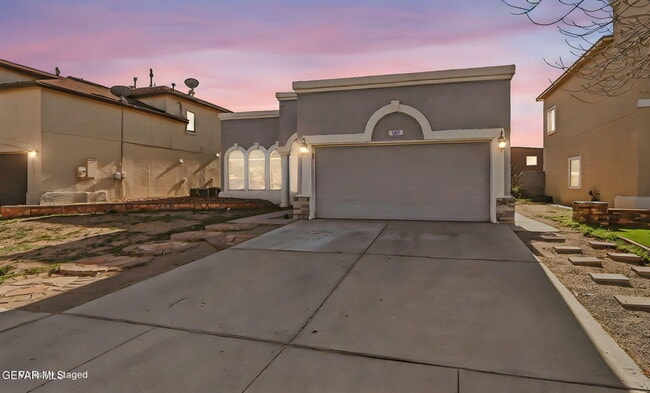 Building Photo - 305 De Palma Pl