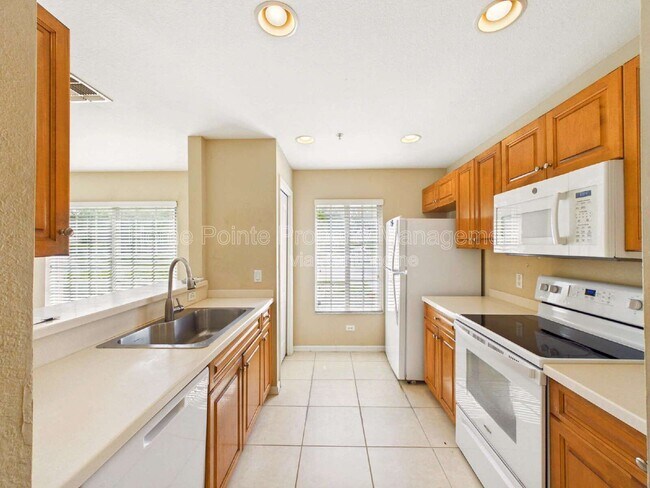 Building Photo - 9440 Ivy Brook Run
