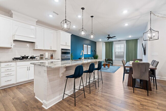 Building Photo - 1010 Falling Rock Pl