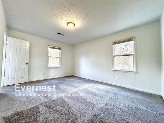 Building Photo - Beautiful 4-Bedroom Home with Modern Comforts / Pet-Friendly / Vouchers Accepted / Available Now!
