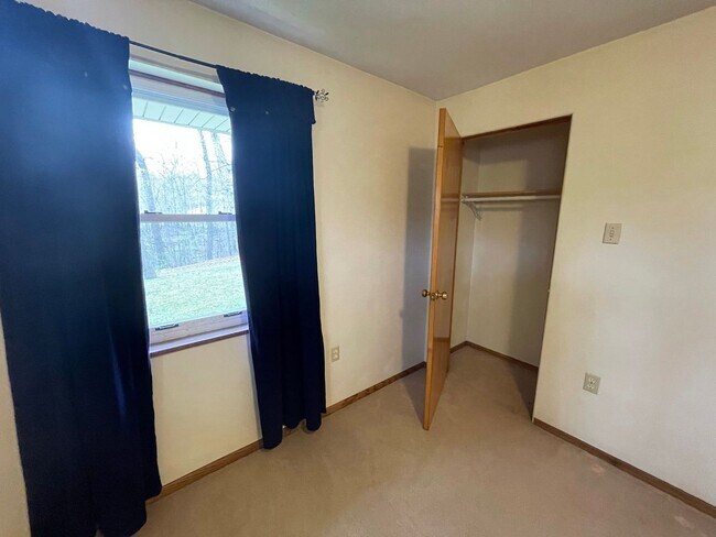 Building Photo - Beautiful 4 Bedroom, 2.5 Bathroom, 3000sq.ft Ranch! Pet Friendly!