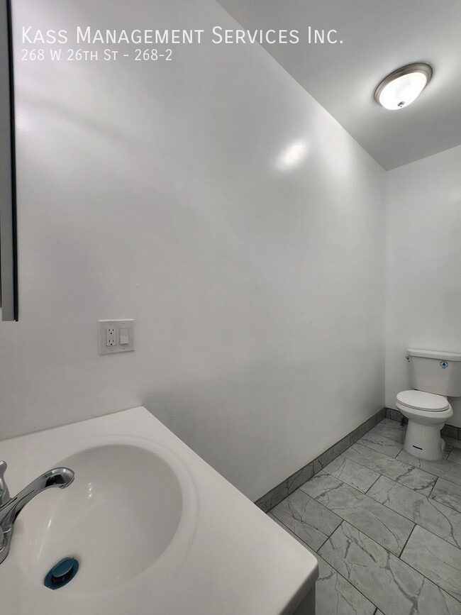 Building Photo - Spacious Armour Square Corner Unit 2 bedro...