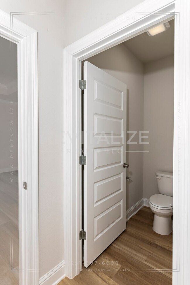 Building Photo - Brand-New 5BR Fairhope Home on Corner Lot with Garage