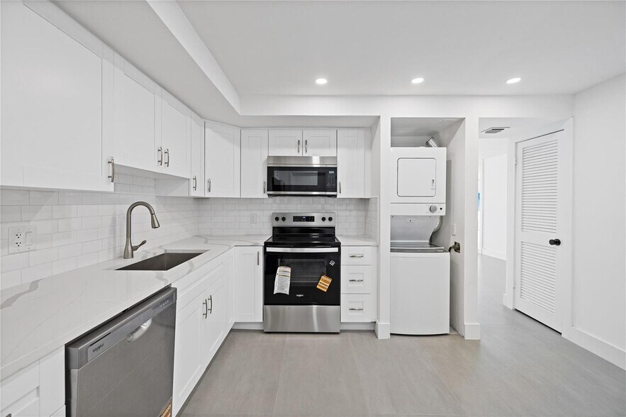 Building Photo - 1360 S Ocean Blvd