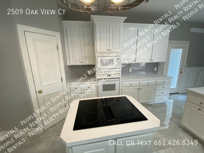 Building Photo - 2509 Oak View Ct