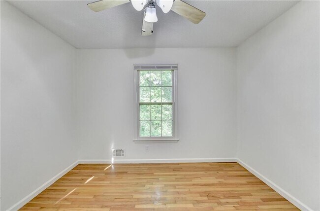 Building Photo - 2628 Whitehurst Dr