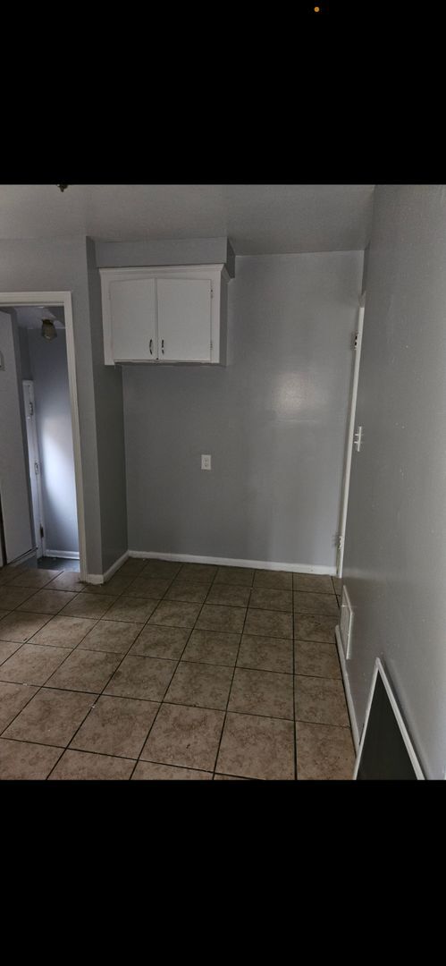 Building Photo - 3 bedroom, 1.5 Bath! Must See! Detroit's Eastside