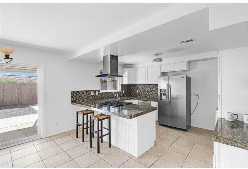 Building Photo - 81871 Victoria