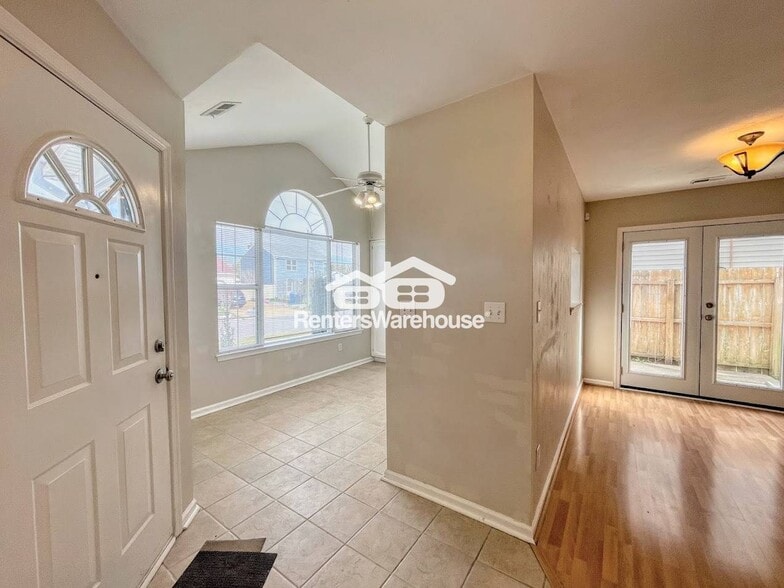 Building Photo - 5913 Chain Bridge Rd