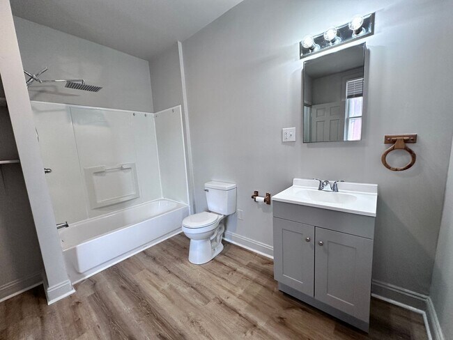 Building Photo - 201 E Cottage Pl