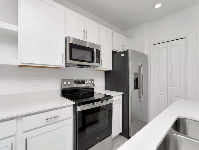 Building Photo - Brand-New 3BR/2.5BA Townhouse for Rent in Lakewood Ranch — $2,300/Month, Internet & Lawn Care Inc...