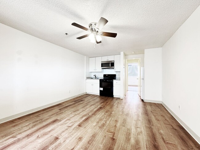 Primary Photo - Pet Friendly One-Bedroom Condo with A/C an...