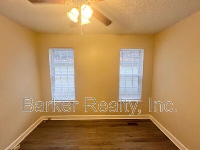 Building Photo - 1401 E Lenoir St