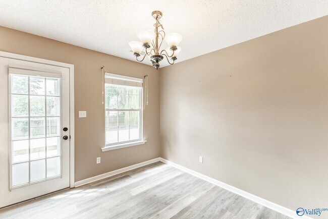 Building Photo - 117 Bambi Ln