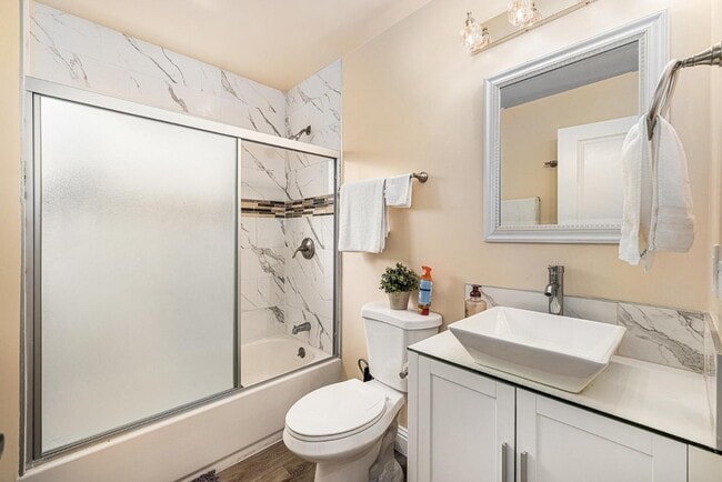 Building Photo - 2531 Wallace St