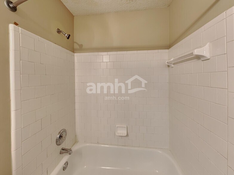 Building Photo - 421 Darter Dr NW