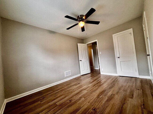 Building Photo - Newly Renovated 2 bedroom in Fairborn!