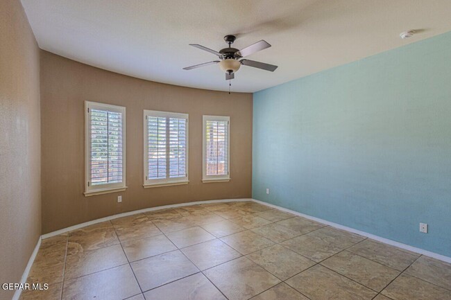Building Photo - 3824 Loma Brisa Dr