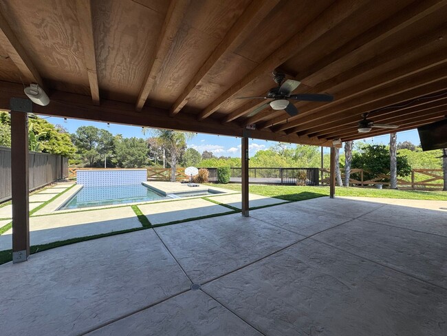 Building Photo - STUNNING Pool/Spa Single Story house with ...