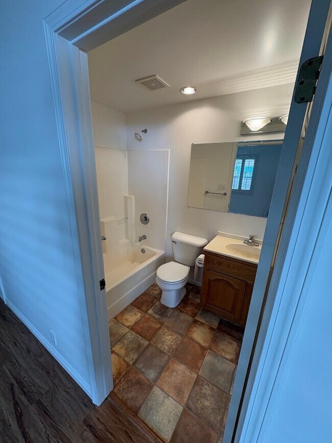 Building Photo - 237 Santa Monica Dr