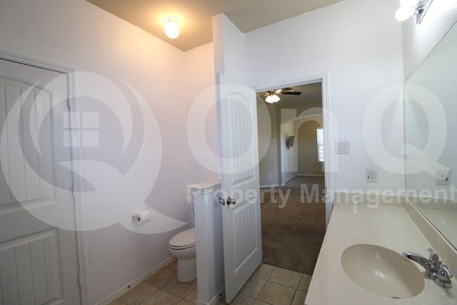 Building Photo - 1115 Quartz Trl