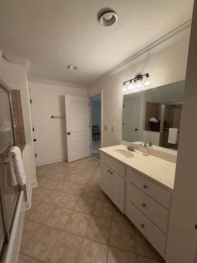 Building Photo - 424 Northpointe Lake Dr