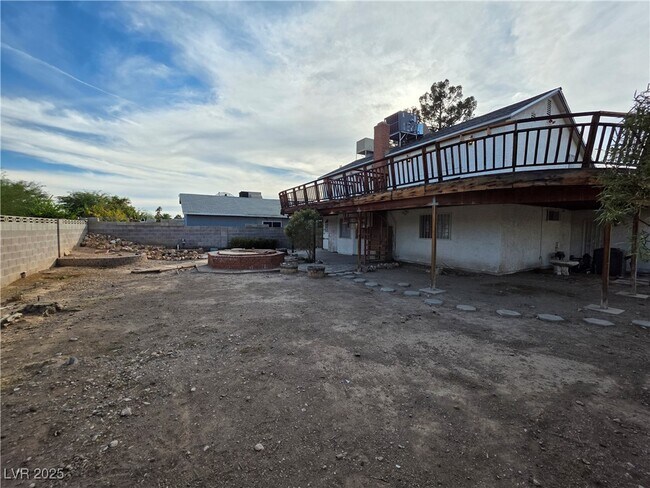 Building Photo - 321 S Bent Creek Dr