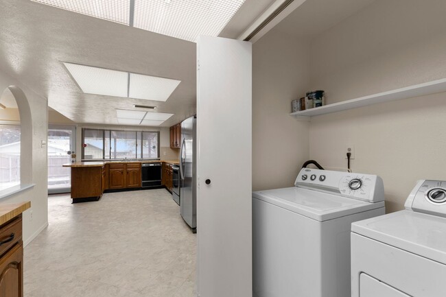 Building Photo - For Rent Newly Remodeled 3 Bed / 2 Bath Home