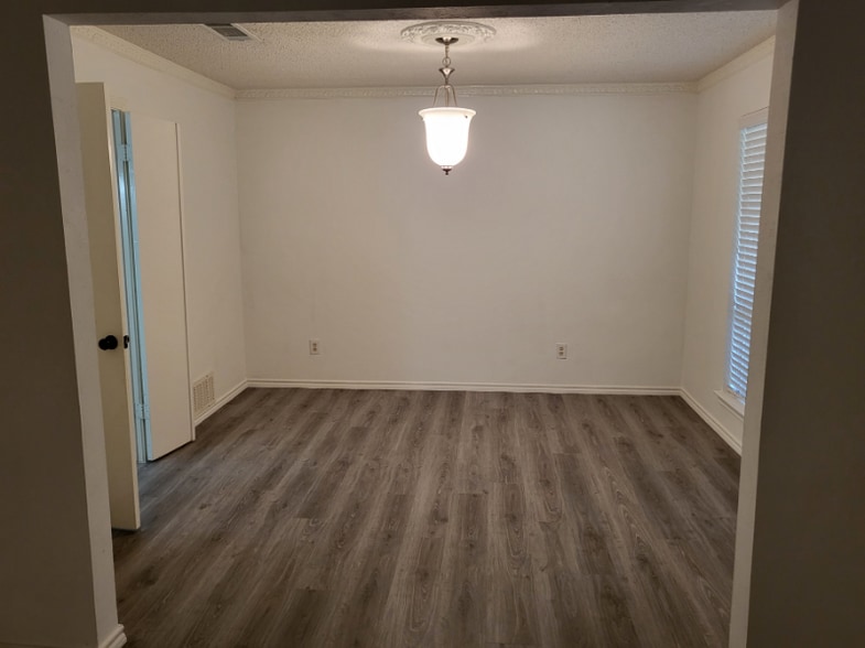 Building Photo - 501 Northridge St