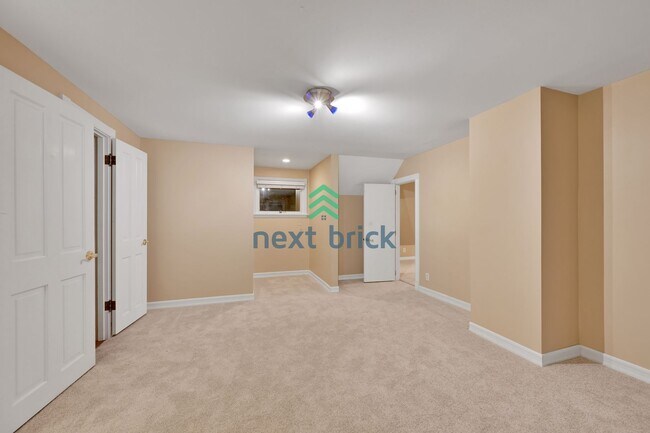 Building Photo - Stunning Bellevue Home for Rent