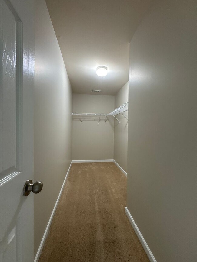 Building Photo - Well-Maintained 4BR Home in Lebanon | Great Location + Natural Light