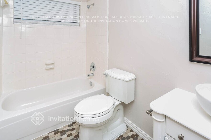 Building Photo - 808 Olde Towne Dr