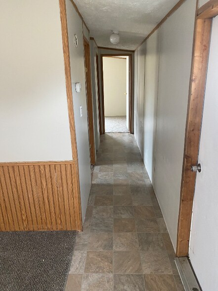 Building Photo - 491 N Cox Rd