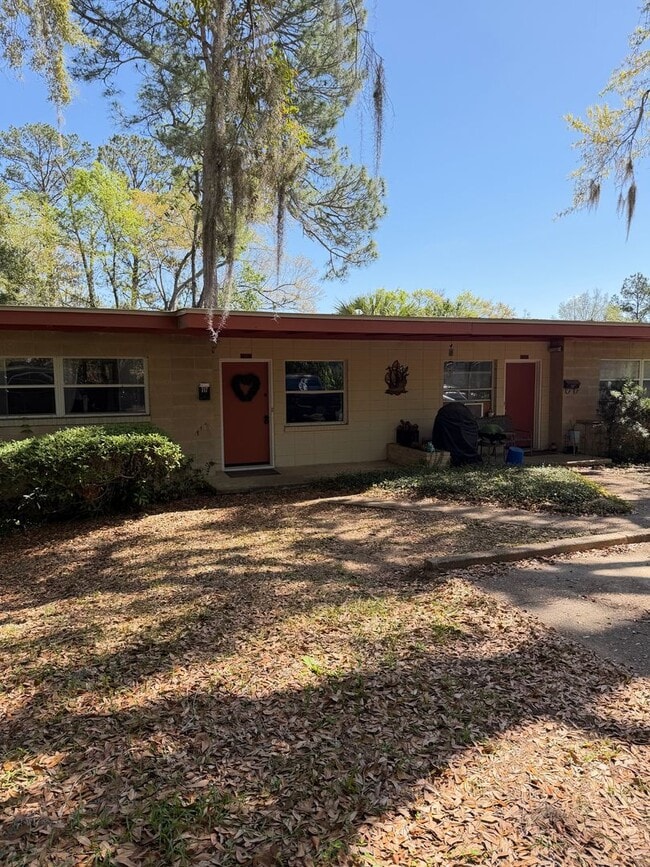 Building Photo - 717 Edgewood St