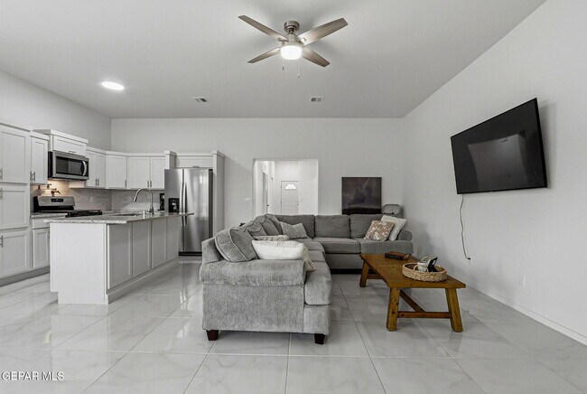 Building Photo - 13808 Paseo Sereno Dr