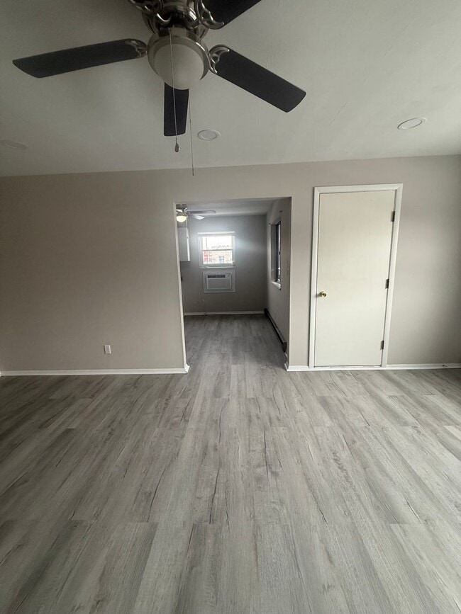 Building Photo - One bedroom upstairs apartment for rent