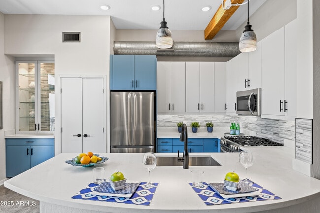 Building Photo - 914 E Osborn Rd