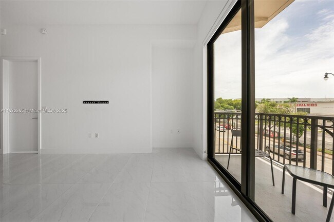 Building Photo - 301 Altara Ave