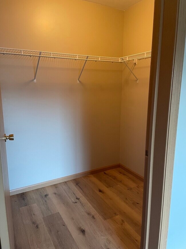 Building Photo - 801 Silverstone Dr