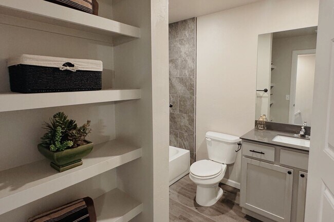 Building Photo - Townhome For Rent NW OKC!