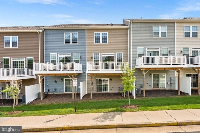 Building Photo - 15292 Westham Ct