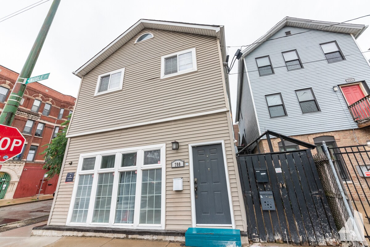 Building Photo - 700 N Noble St