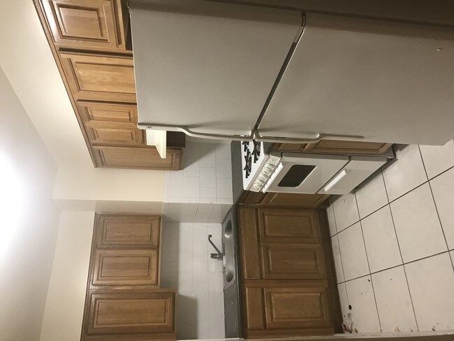 Building Photo - 141-33 Pershing Crescent