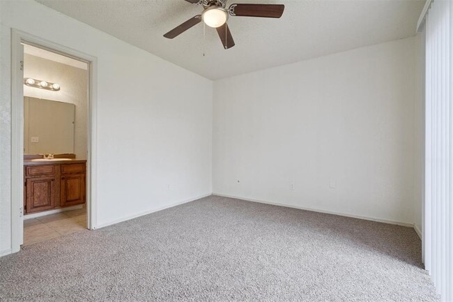 Building Photo - 6203 SE 47th St