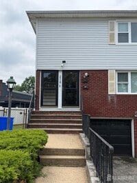 Building Photo - 2518 Spruce St