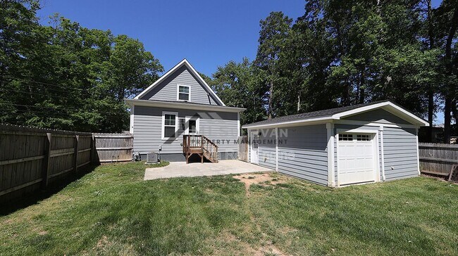 Building Photo - 1724 Arrowhead Dr