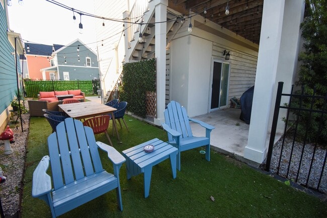 Building Photo - 846 Rosa Cir