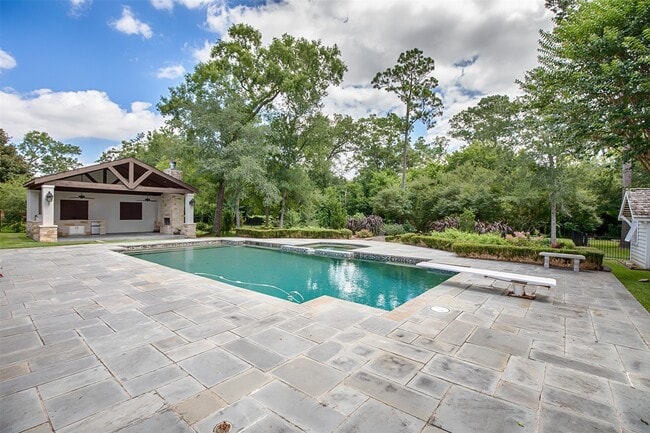 Building Photo - 611 Park Ln