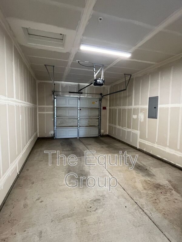 Building Photo - 405 S Summit St