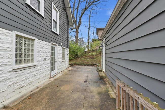 Building Photo - 557 E Weisheimer Rd